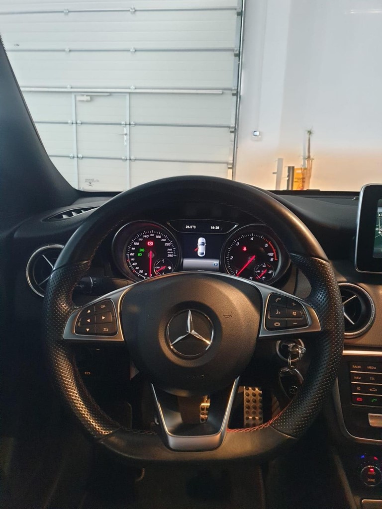 Foto 9 MERCEDES CLA 180D AMG (23.900€)